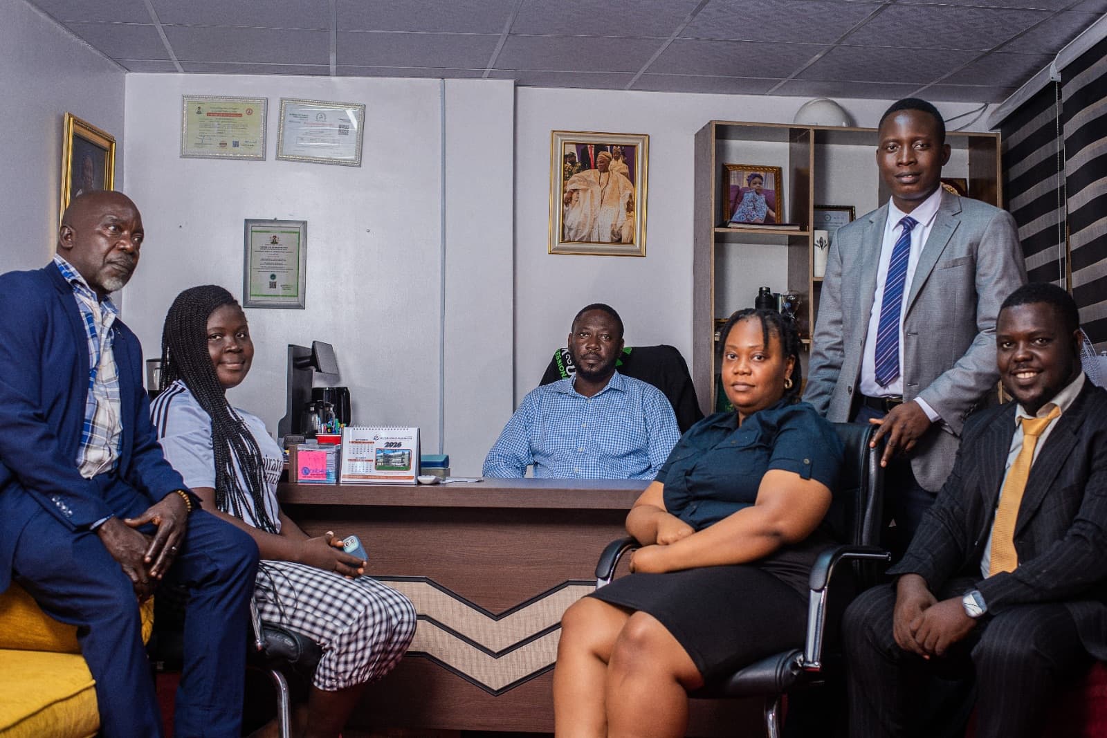 The Les Exécuteurs Rapides team in the office